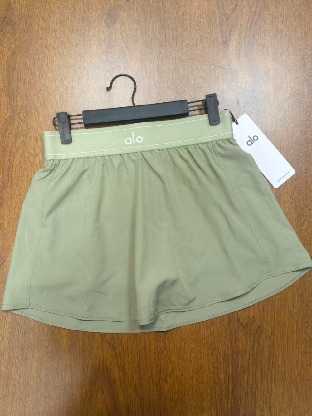 Alo Yoga🧚‍♀️Match Point Tennis Skirt Dune Grass,NWT - Picture 2 of 7